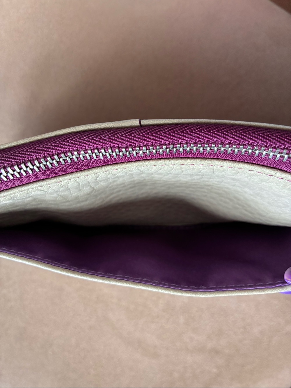 Coach Cream Leather Wristlet with purple Stitching, Lining and Zip - Picture 4 of 5
